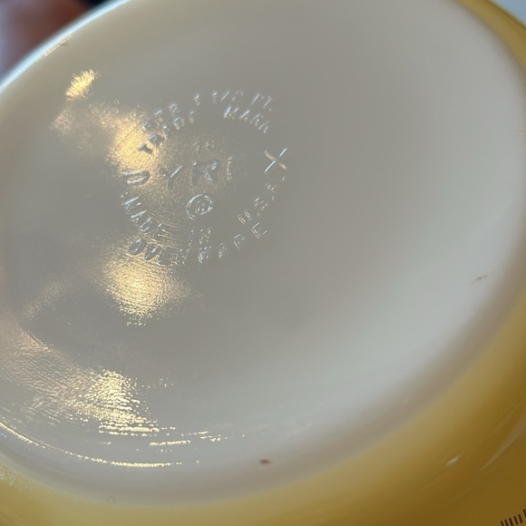 Vintage Pyrex Town & Country Patterned Yellow & White Mixing Bowls 60's 70's - Picture 3 of 6